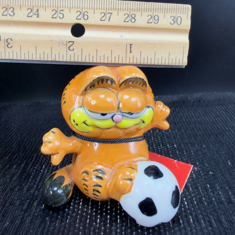 Vintage Garfield Soccer Ball Ceramic‎ Figurine Enesco 1978 Korea Orange Cat VTG